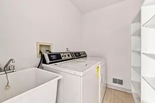 32917 Chapman Cir, Westland, MI 48185 - Photo 18