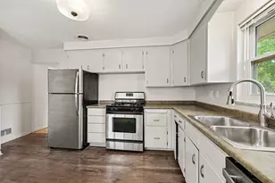 1597 Greenview Dr, Ann Arbor, MI 48103 - Photo 8