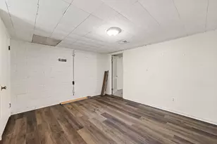 1597 Greenview Dr, Ann Arbor, MI 48103 - Photo 18