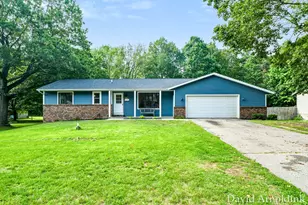 16726 James St, Holland, MI 49424 - Photo 4