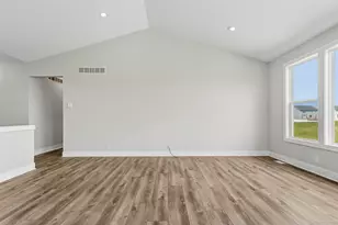 11665 Cherrybud Dr, Holland, MI 49424 - Photo 6