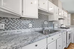 28674 Krauter St, Garden City, MI 48135 - Photo 8
