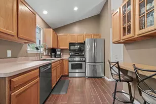 393 Princeton Dr, South Lyon, MI 48178 - Photo 8