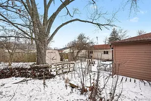 672 Linda Vista Dr, Pontiac, MI 48342 - Photo 6