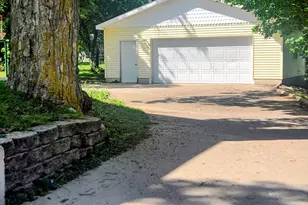 538 W Upton Ave, Reed City, MI 49677 - Photo 4