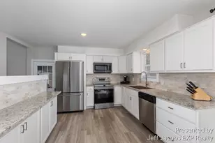 6339 Orchid Dr, Jenison, MI 49428 - Photo 6