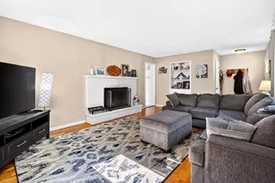 1516 Timberlane Dr, Saint Joseph, MI 49085 - Photo 2