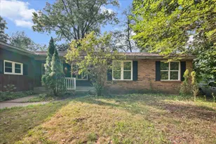944 Lancashire Ct SE, Grand Rapids, MI 49508 - Photo 2