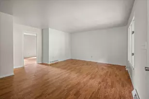 944 Lancashire Ct SE, Grand Rapids, MI 49508 - Photo 6