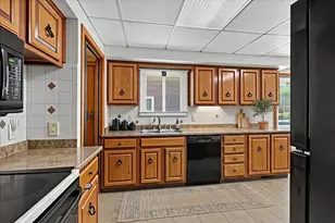 15640 Stricker Ave, Eastpointe, MI 48021 - Photo 6