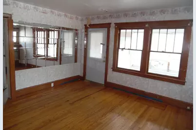 305 W High Street, Jackson, MI 49203 - Photo 6