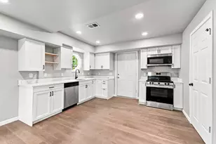 109 Michigan Ave, Hartford, MI 49057 - Photo 2