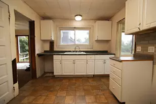 406 Spring St, Three Rivers, MI 49093 - Photo 2