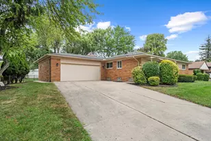 30906 Roycroft St, Livonia, MI 48154 - Photo 2