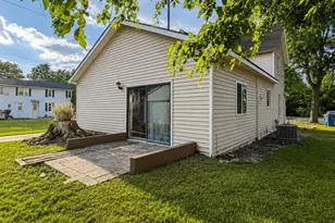 409 W Maple St, Wayland, MI 49348 - Photo 8