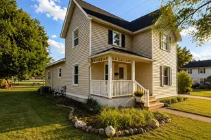 409 W Maple St, Wayland, MI 49348 - Photo 2