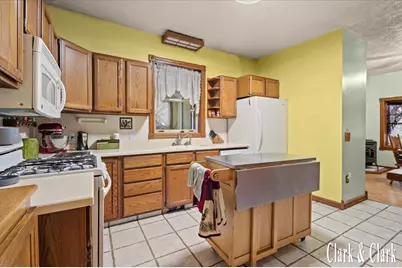 8727 N Amble Road, Howard City, MI 49329 - Photo 4