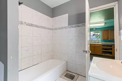 815 E Front Street, Adrian, MI 49221 - Photo 20