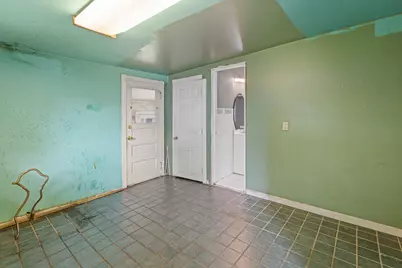 815 E Front Street, Adrian, MI 49221 - Photo 18