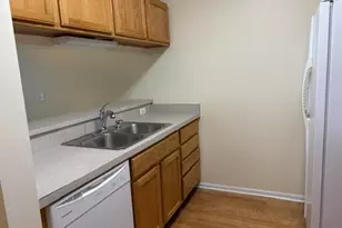 2736 S Knightsbridge Cir, Ann Arbor, MI 48105 - Photo 4