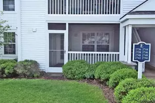 2736 S Knightsbridge Cir, Ann Arbor, MI 48105 - Photo 2