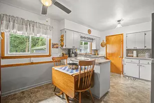427 Bates St, Jackson, MI 49202 - Photo 8