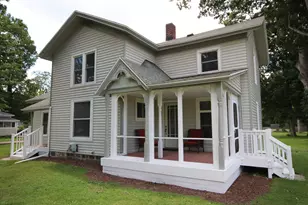 208 S Michigan Ave, Vicksburg, MI 49097 - Photo 2