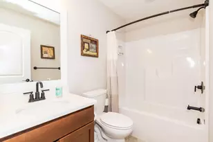 1423 N Village Cir, Kalamazoo, MI 49009 - Photo 8
