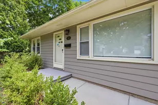 563 W Middle St, Chelsea, MI 48118 - Photo 2