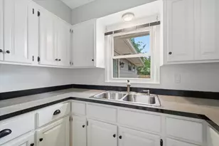 563 W Middle St, Chelsea, MI 48118 - Photo 10