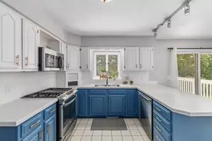 2543 Glencairin Dr NW, Grand Rapids, MI 49504 - Photo 10