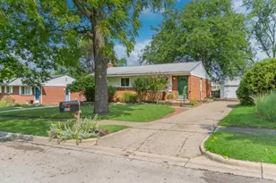 459 Skydale Dr, Ann Arbor, MI 48105 - Photo 2