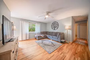 459 Skydale Dr, Ann Arbor, MI 48105 - Photo 10