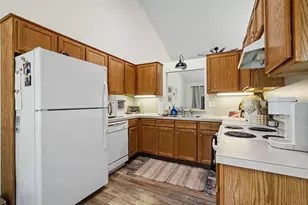 321 Nestlewood Dr, Holland, MI 49424 - Photo 14