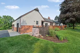 8569 Roundhill Ct, Saline, MI 48176 - Photo 52