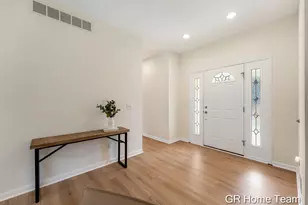 1059 Greenwood Forest SE, Grand Rapids, MI 49546 - Photo 8