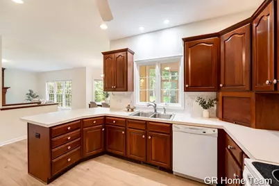 1059 Greenwood Forest SE, Grand Rapids, MI 49546 - Photo 14