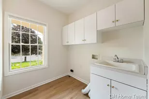 1059 Greenwood Forest SE, Grand Rapids, MI 49546 - Photo 36