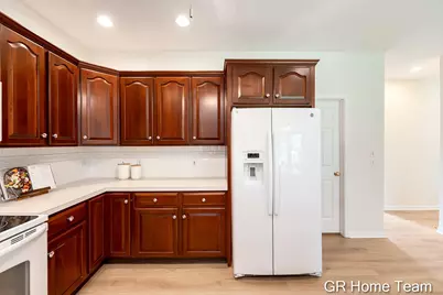 1059 Greenwood Forest SE, Grand Rapids, MI 49546 - Photo 18