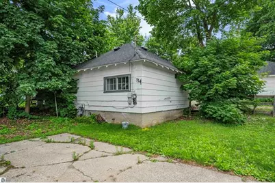 314 E Pine Street, Cadillac, MI 49601 - Photo 32