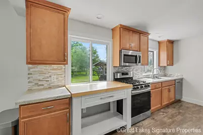 8282 Courtland Drive NE, Rockford, MI 49341 - Photo 14