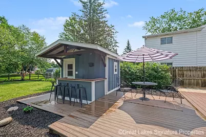 8282 Courtland Drive NE, Rockford, MI 49341 - Photo 8