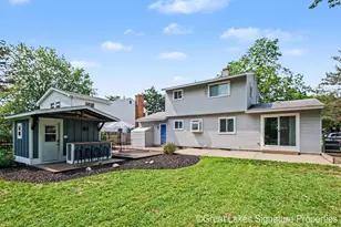 8282 Courtland Dr NE, Rockford, MI 49341 - Photo 6