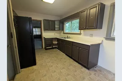 140 W Addison Street, Jackson, MI 49203 - Photo 2