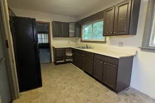 140 W Addison St, Jackson, MI 49203 - Photo 2
