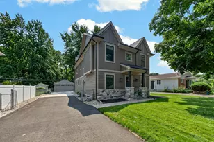 220 Red Oak Ln, Rochester Hills, MI 48307 - Photo 2