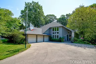 2302 Timberlee Dr, Holland, MI 49424 - Photo 2
