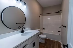 8463 Oak Shade Cir, Davison, MI 48423 - Photo 6