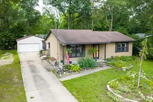3609 Jupiter Ave NE, Grand Rapids, MI 49525 - Photo 2