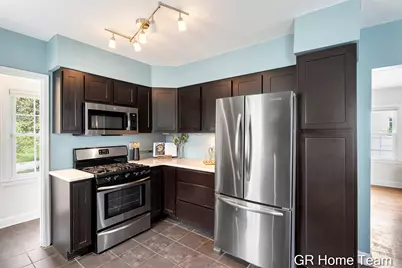 2138 Houseman Avenue NE, Grand Rapids, MI 49505 - Photo 10